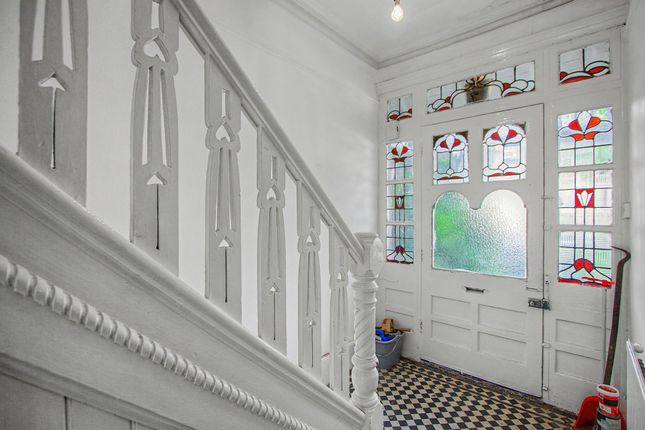 7 Netherfield Road, London photo 3