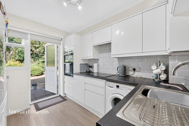 Flat 1, Rowan Mead, Henbit Close, Tadworth photo 3