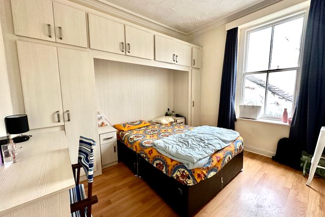 Flat for sale in The Avenue, Stirling