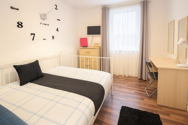 Flat 21, Everard House, Boyd Street, London photo 4
