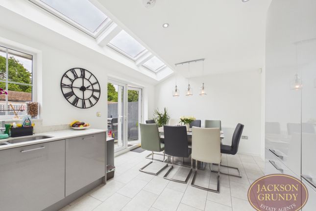 21, Vicarage Farm Drive, Northampton photo 3