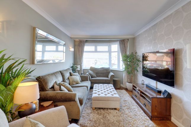 108, Hubert Road, Rainham photo 4