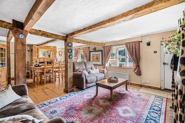 28, St Albans Road, Codicote photo 2