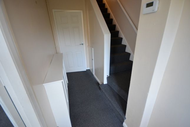 26, Castleford Avenue, Grimsby photo 3