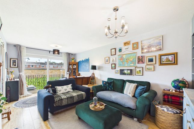104, Golden Vale, Gloucester photo 2