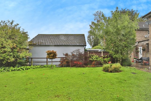 9, Manor House Croft, Leeds photo 2