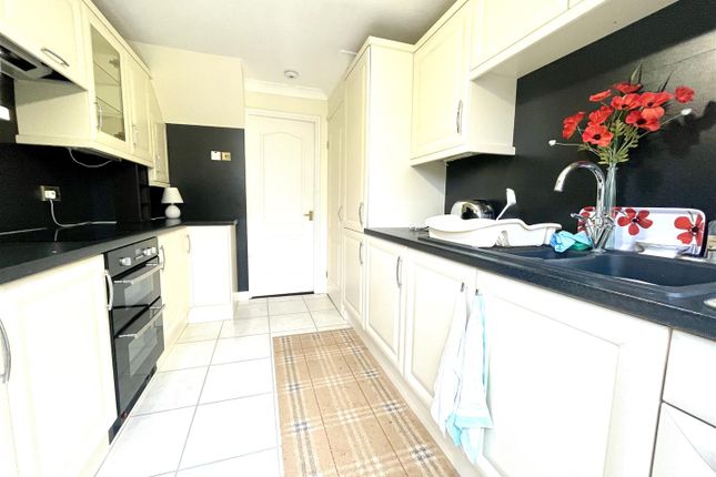 23, Arncliffe Drive, Barnsley photo 2
