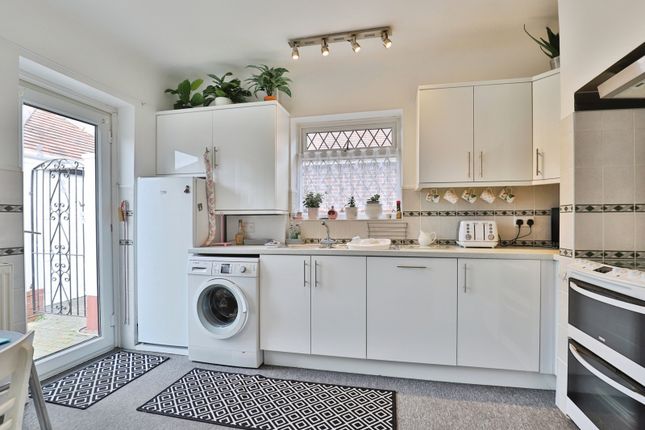 3, Hurstdene Road, Dorset photo 4