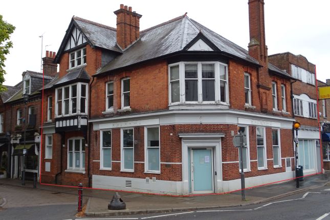 Retail premises to let in High Street, Harpenden