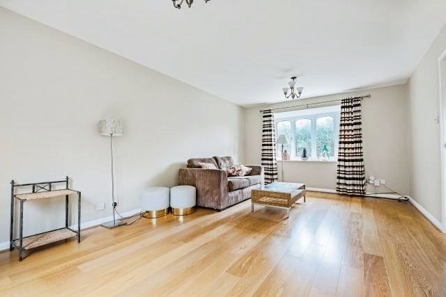 Quartz Close, Wokingham photo 2