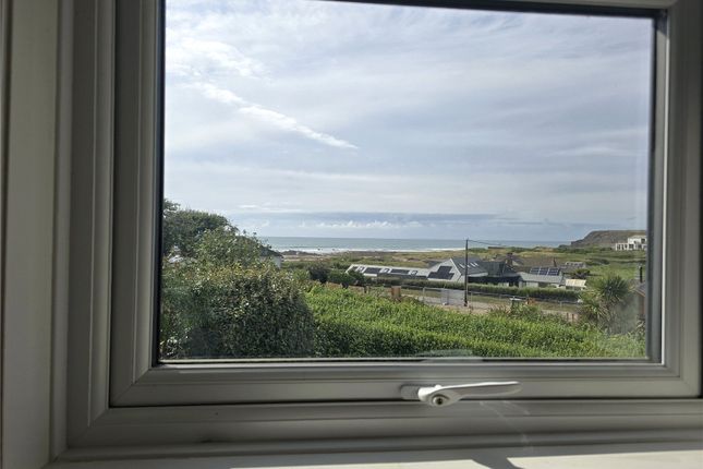 11, Atlantic Close, Bude photo 3