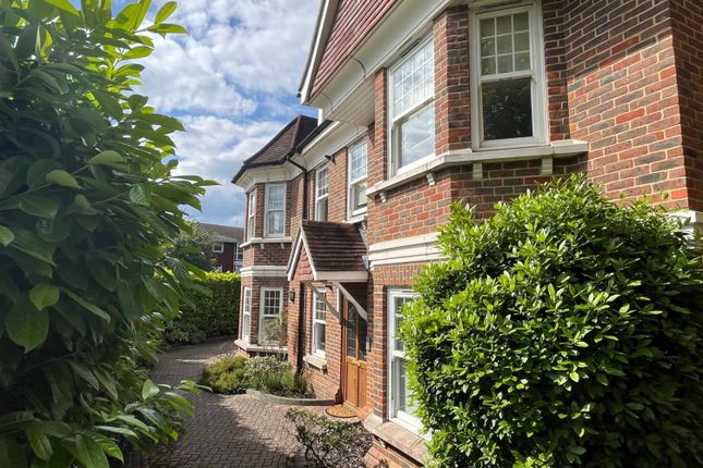 Thumbnail Flat for sale in Hill Rise Court Park Rise, Leatherhead, Surrey