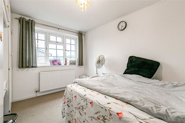 12, Kestrel Avenue, Surrey photo 4