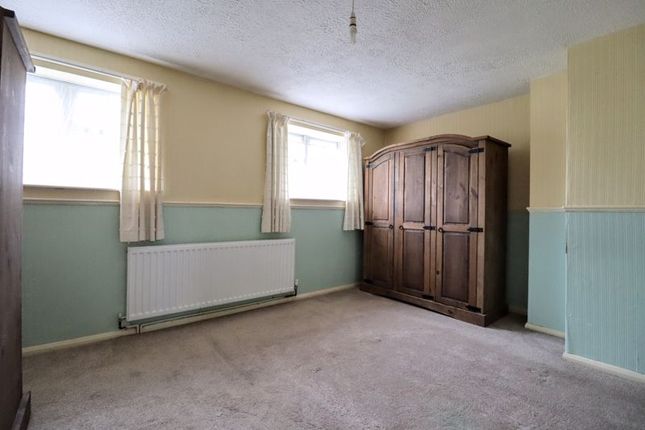 17, Shaftesbury Crescent, Milton Keynes photo 4