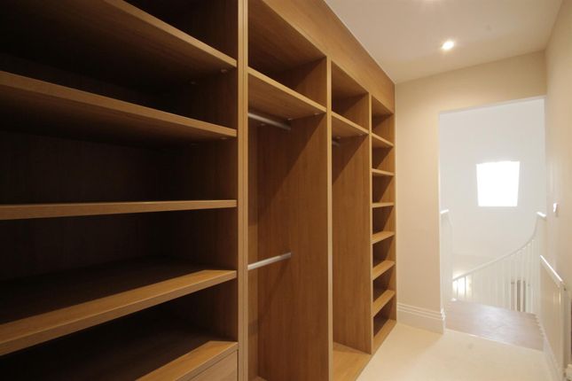 949, High Road, London photo 5