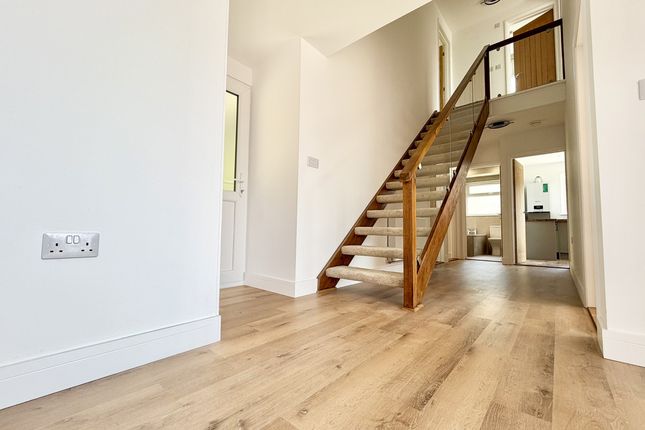 16, Castle Court, Ventnor photo 3