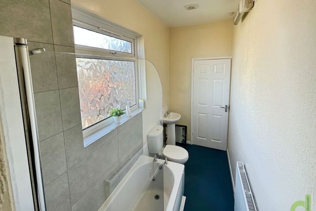 4 Melville Street, Darwen photo 4