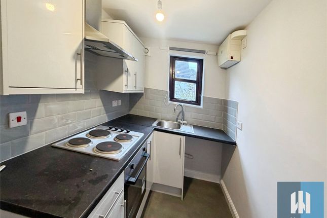 8, Tunnel Street, Huddersfield photo 2