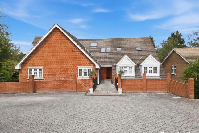 Flat 2, 20-22, Beacon Hill, Essex photo 2