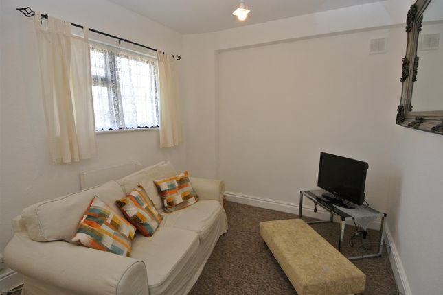 4, Langton Way, Egham photo 5