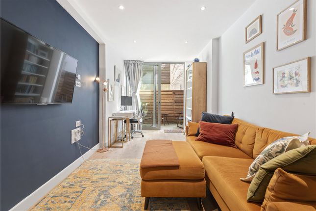 Flat 27, 215a, Balham High Road, London photo 3