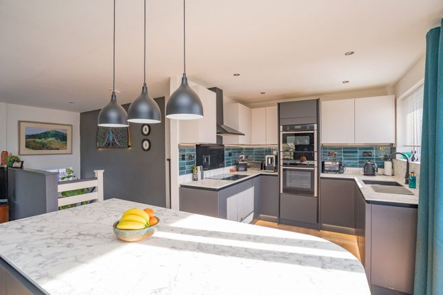 2, Stone Close, Malvern photo 4