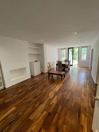 Living Room 01.Jpg