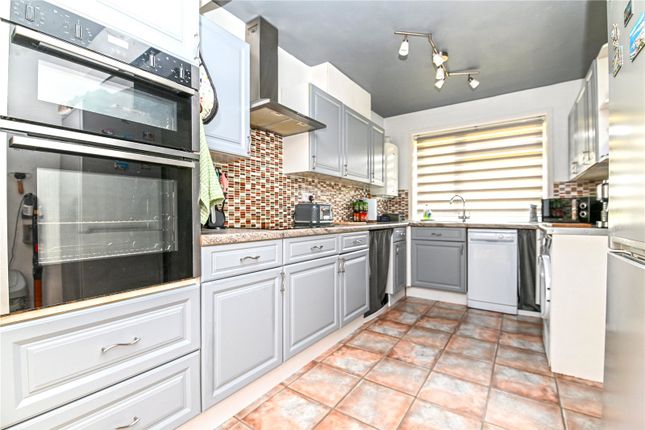 10, Gorsefield Road, Hampshire photo 3