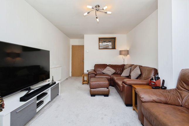 15, Oak Close, Oldham photo 4