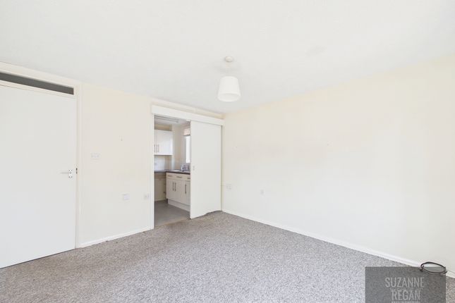 104 Aylesdene Court, Coventry photo 3