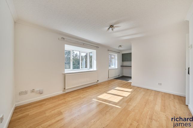 Witcombe Green, 19, High Street, Swindon photo 4