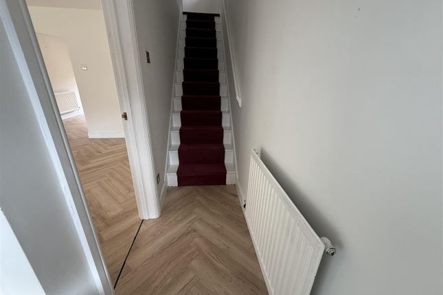 28, Clos Y Gelli, Llanelli photo 5