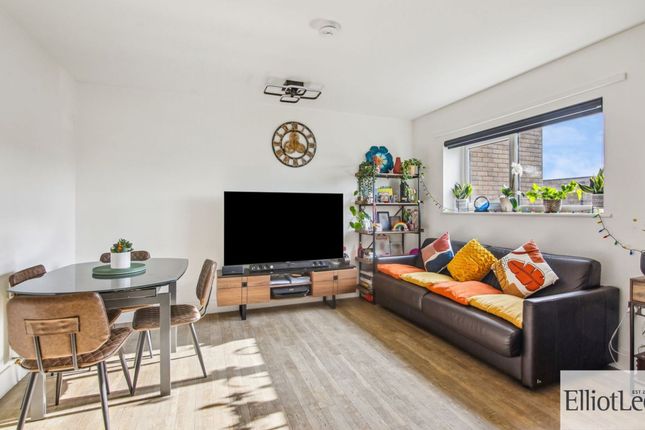 Flat 16, Calla Court Tranquil Lane, Harrow photo 2