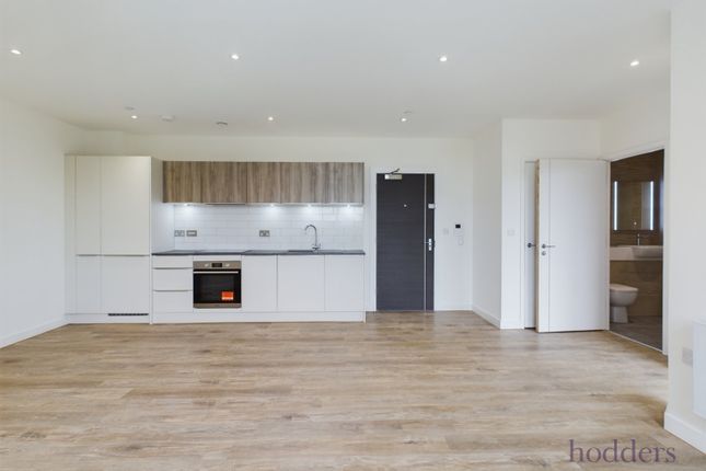 Flat to rent in London Road, Staines-Upon-Thames, Surrey
