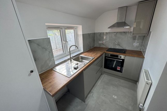 9, Heath Lane, Dartford photo 2