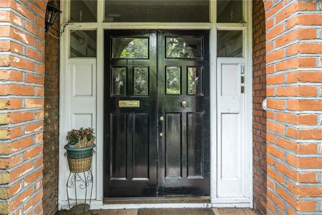 Flat 1, 427, Upper Richmond Road, London photo 4
