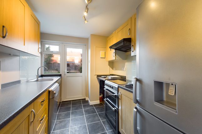 18, Brambling Close, Horsham photo 2
