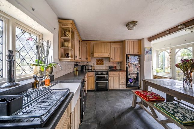 The Thatched Cottage, 27, Bay Road, Bracknell photo 3