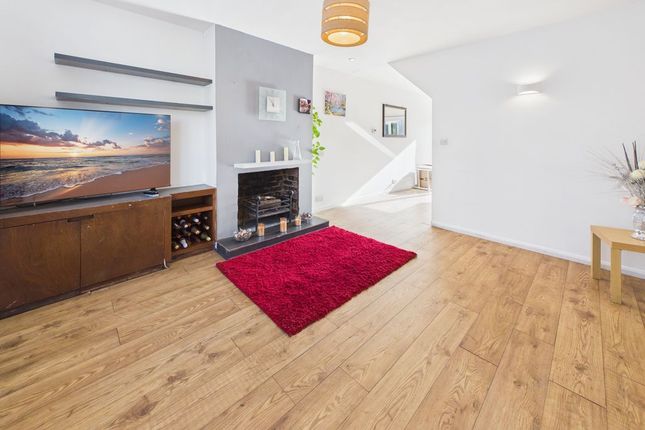 5, Foxon Lane Gardens, Caterham photo 2
