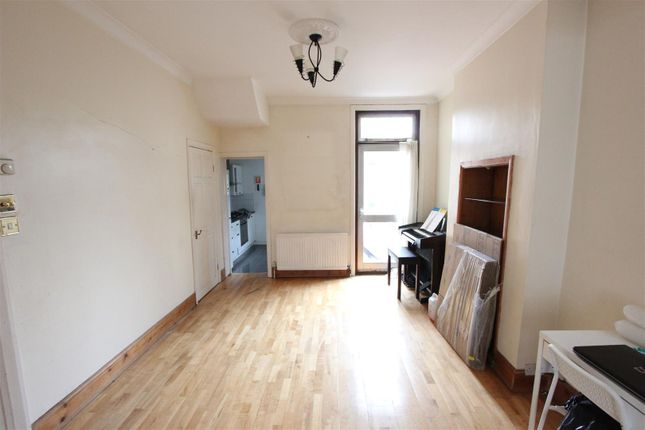 End terrace house for sale in Westgate Road, London