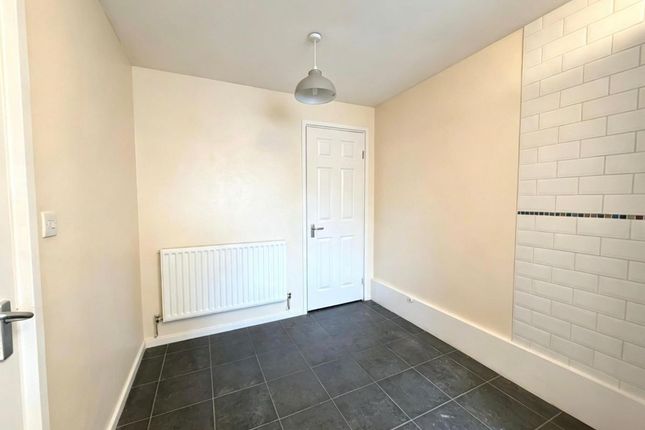 85 Taunton Road, Romford photo 4
