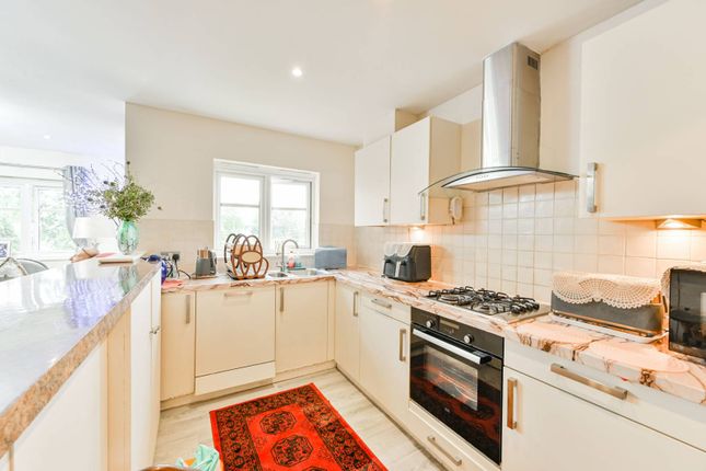 Flat for sale in Elm Park Road, Pinner