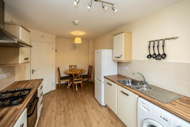 35, Woodland View, Holmfirth photo 4