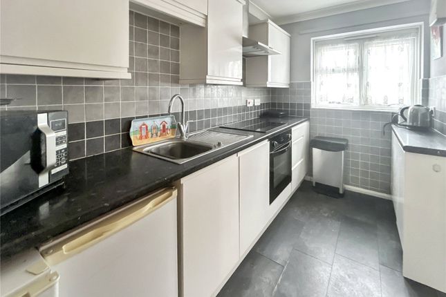 4 Fountain Court,, Bowes Close, Sidcup photo 4