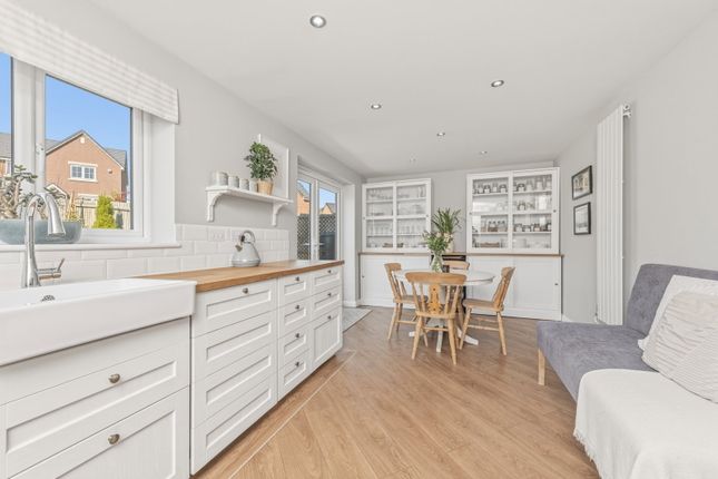 109, SYCAMORE DRIVE, CASTLEFORD photo 4