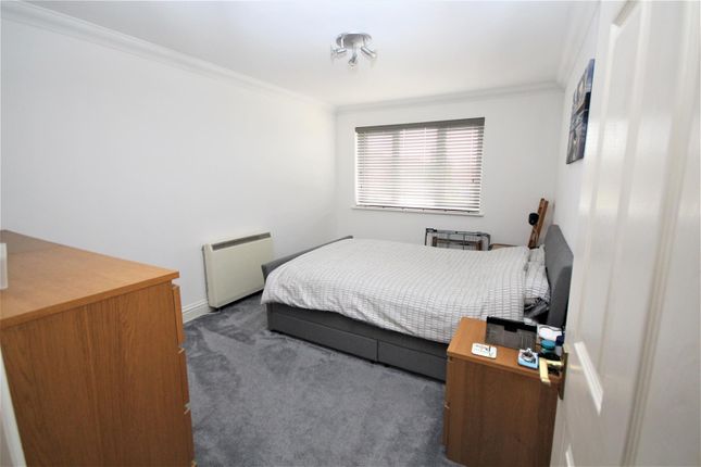 Flat 5 Baldwin Court, Longfield Road, Twyford photo 4