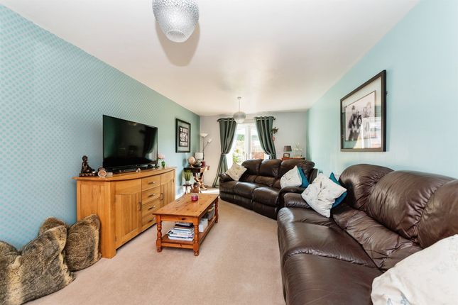 8, Towgood Close, Peterborough photo 3