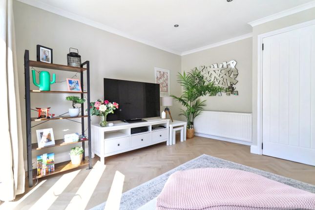 71, Castleview Drive, Renfrewshire photo 4