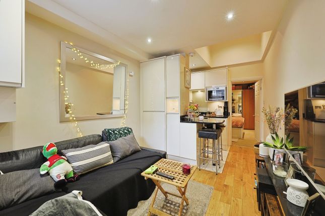 65b, Edith Grove, London photo 3