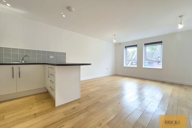 Flat 11, 40-44, Rothesay Road, Luton photo 2